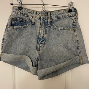 Size 00 mom shorts never worn